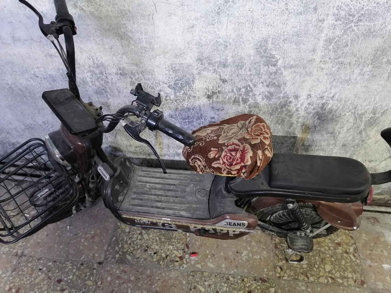 درجة شحن حجم 14 بيهه كارت وبصمه و وسويچ نسختين وبيهه بلوتوث وصوته عالي بس بطارياته ضعيفه السعر 150 و الرقم ***********
