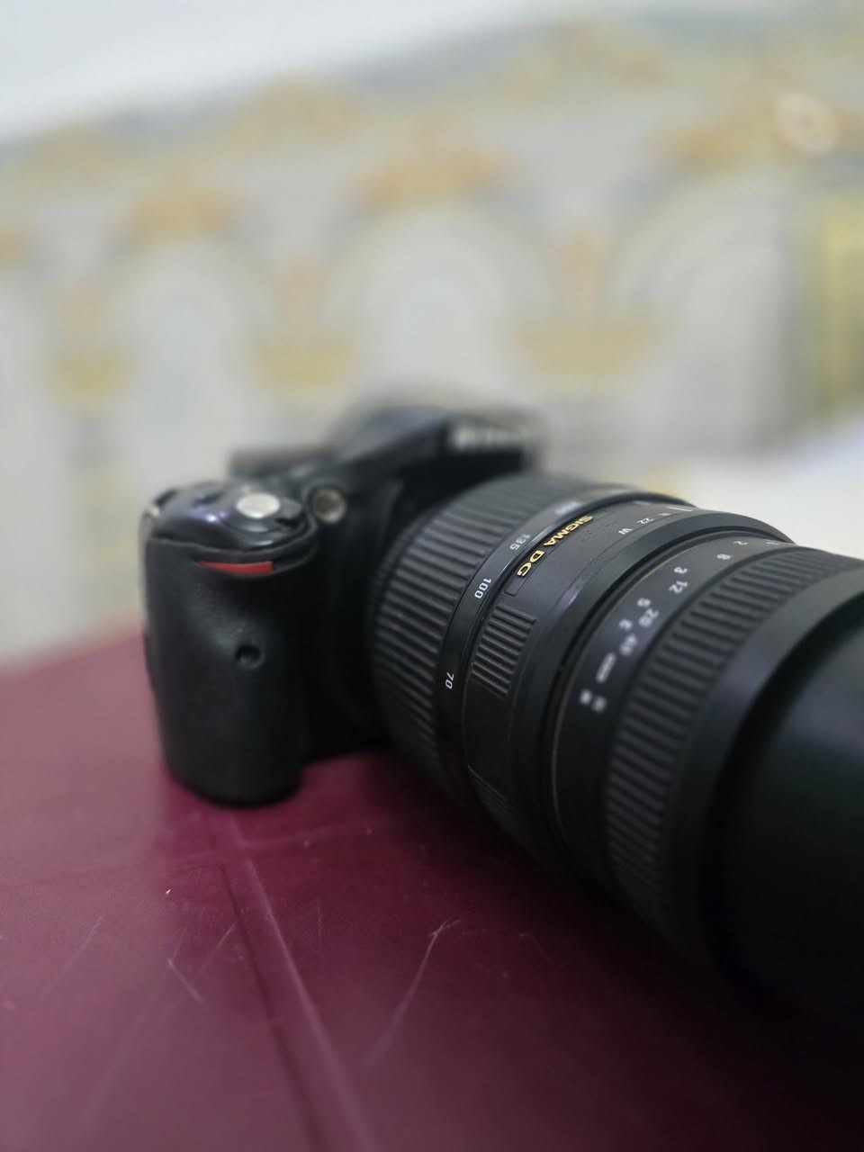 كامره نيكون 5200 للبيع
جاهزه من كلشي وصورته تخبل 

ملحقاته 

شاحنه +بطاريه+عدسة 55

+عدسة70\300 رياضي (العدسة الرياضي بيه خلل بسيط موضح بالمنشور بفيديو ) تصور ومابيه اي مشكله 

السعر ٣٣٠ وبيه مجال للشراي وبخدمتكم. مكاني الناصرية الشطرة الي حاب يشتري يتصل ***********
