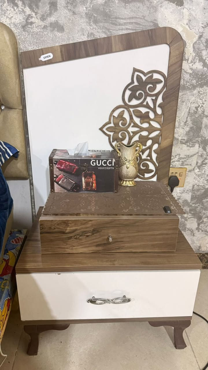 ‏غرفة تركية نظيفة ميز تواليت وسرير وكنتور و2 درور صغير. أَلمجر مالتها واگع بس موجود  السعر 200 عنوان بغداد شارع فلسطين الي يريدها يدخل خاص يراسل لو يتصل على هذا الرقم *********** بي وتساب
