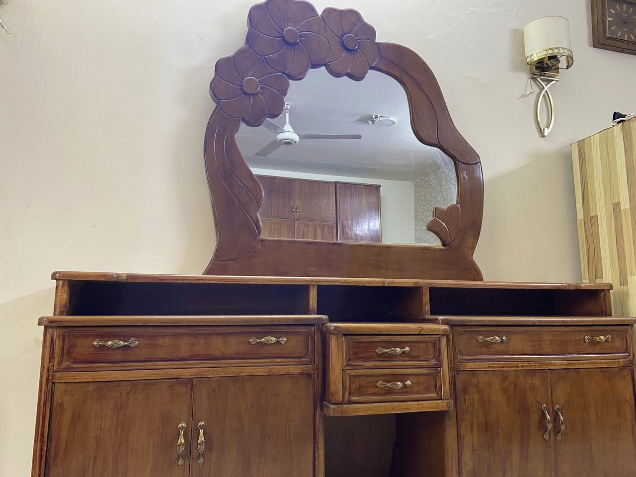 غرفة نوم صاج المكان الغزاليه رقم الهاتف ***********السعر ٦٥٠
