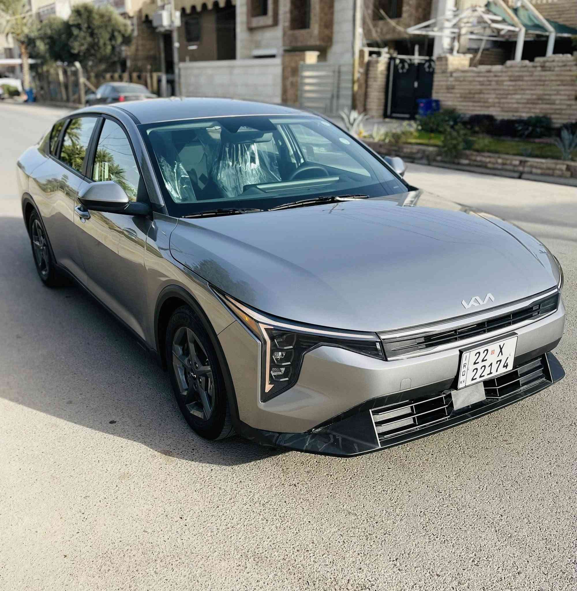 السلام عليكم
عندي كيا K4 لون شمباني فاتح وارد امريكي زيرو ماشيه الف بعد زيرو 
 ***********((بدون اي ايرباك))
السعر((182)) بيا مجال بسيط السياره بجم مكفول كبس حادث السياره باب خلفي ايمن وكل صور الحادث عندي حتى الدعاميات بدون صبغ سياره كله ليبل واحد 
سياره بصمه.. تشغيل عن بعد.. لايت زنون لد امامي خلفي شاشه متصله كامله.. دشبول دجتل 3 الوان..تحكم ستيرن
تحديد مسار سياقه ذاتيه..رادارات جانبيه رادار امامي+ رادار خلفي..ويل كب.. سياره بعده بوضع الشركه صغر برغي نقص ما بيه…
السعر((182)) بيه مجال بسيط ***********
 مكان سياره بغداد الكرخ رقم اربيل بأسمي البارحه رقمته تحويل ثاني يوم
