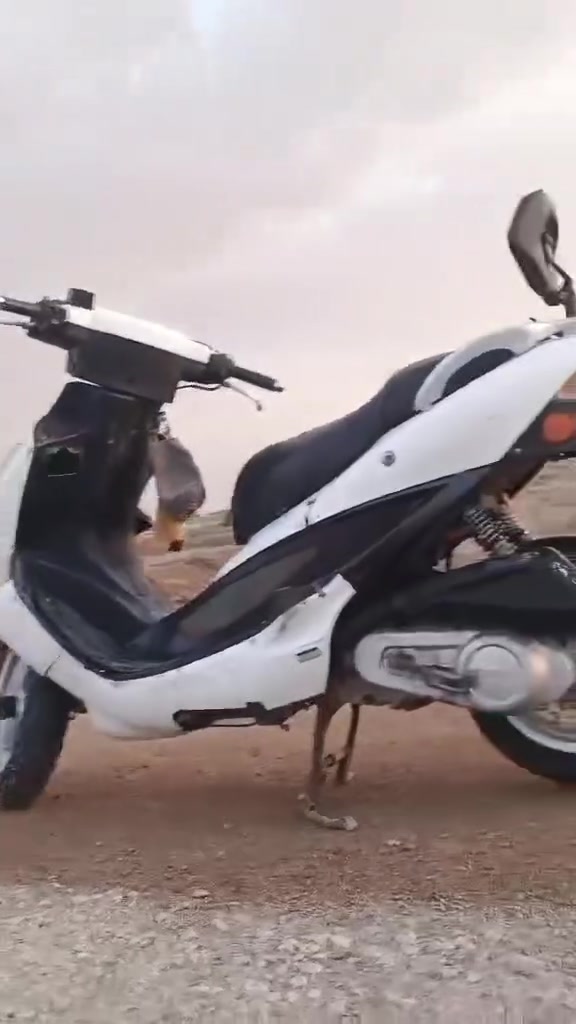 سلام عليكم دراجه كامكو بوليس دراجه قويه مامفتوحه ولا تبخر كلشي مابيه مكينه ناعمه 150ccالدراجه مراوس مبايل حسب القناعه ***********
