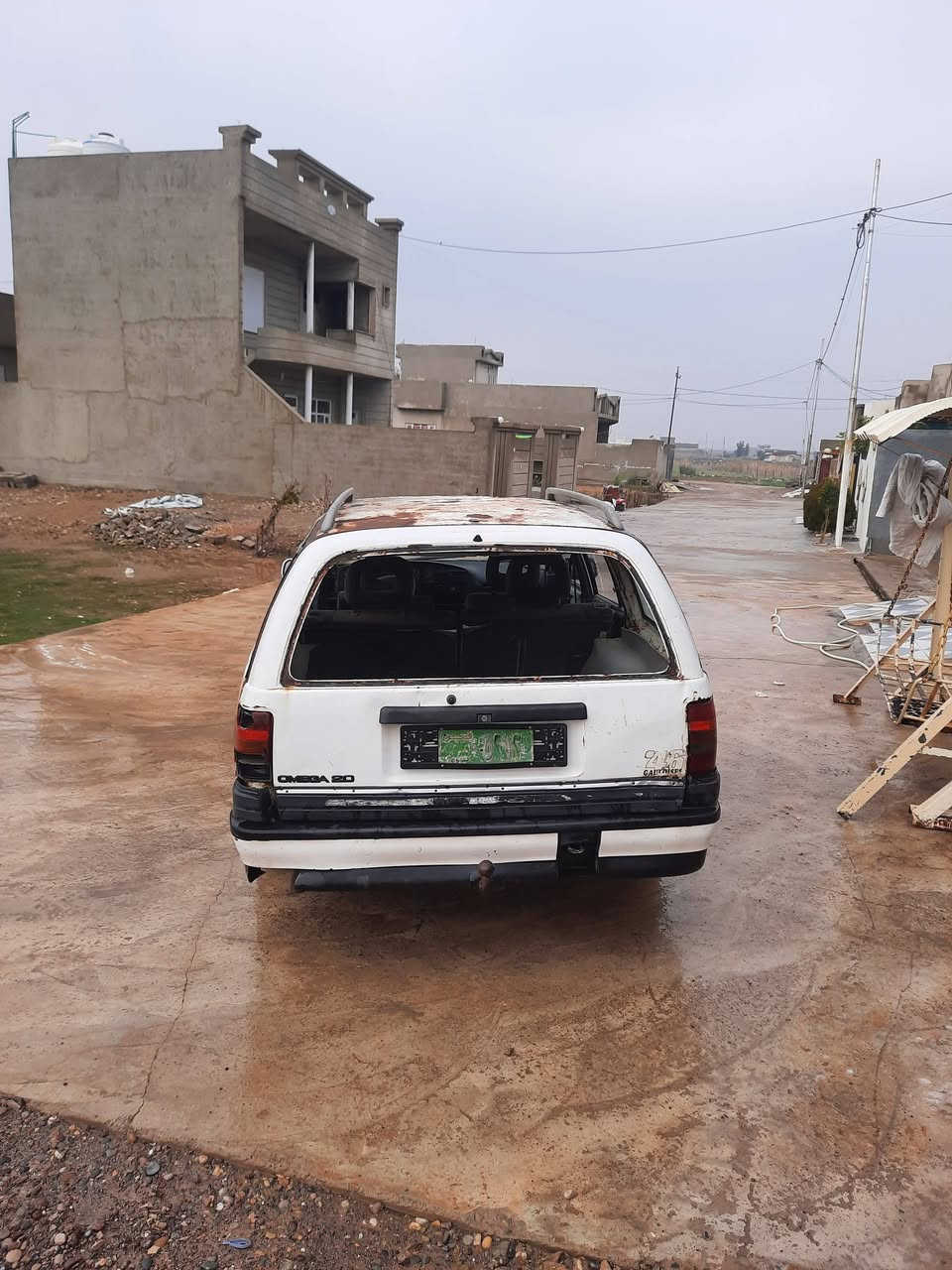 سياره للبيع السعر ١٣ورقه 
***********
