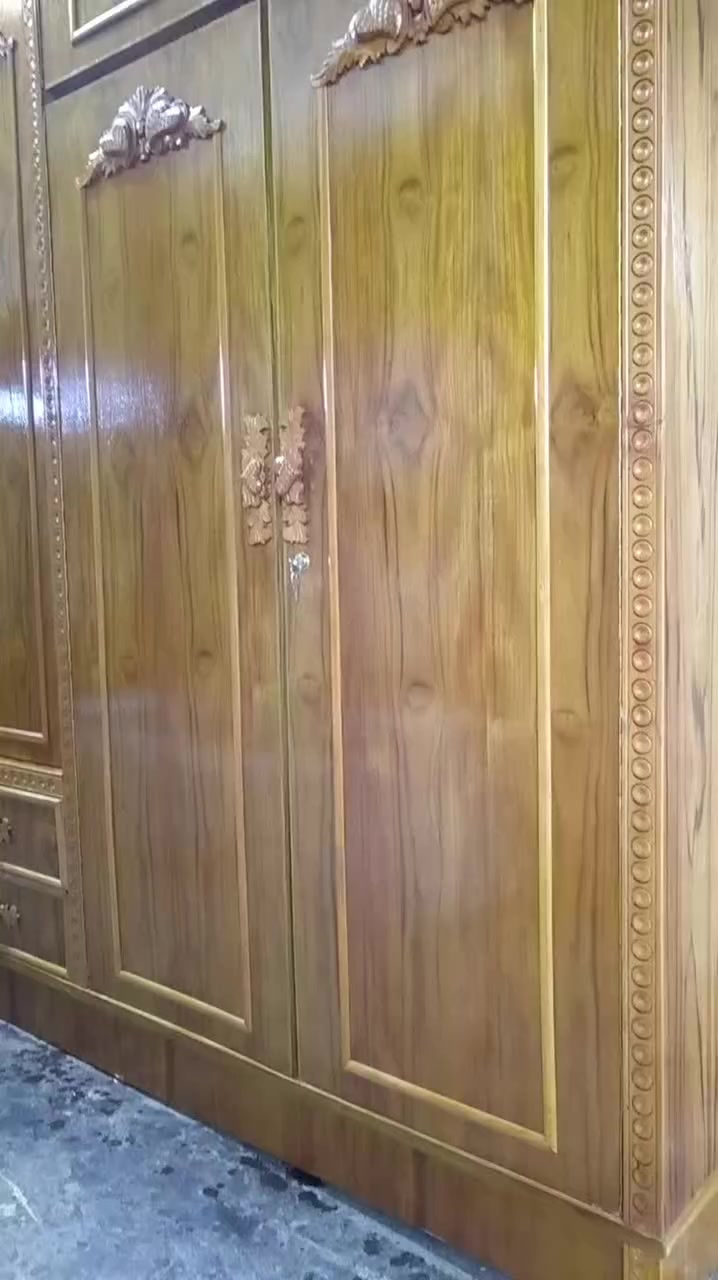 سلام عليكم ورحمة الله وبركاتة 
نقدم لكم غرفه 5 ابواب ملحق فصال ابراج نقش زان 
شغل درجه اوله صاج 5 ملم صبغ حراريا 
سعر مناسب جد بس750 مع النقل ولشد داخل الموصل الشراي يخابر عل رقم ***********/
*********** ولخاص مفتوح
