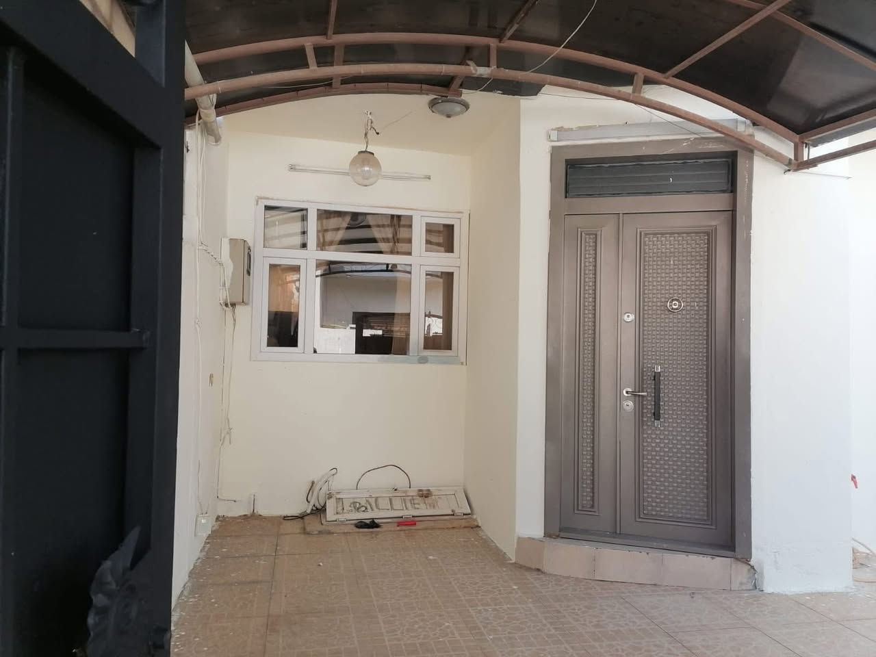 #دارللبيع
خانووى دوو نهوم بو فروشتن له گه ره كى  ئاموزاكان 
روبه رى 150 متر زراعى

پيكهاتوه له :-  1 ژور نوستن - هول - مطبخ - ميوان - گه راج
نهومى دووه م 3 ژور نوستن 

نرخ 100 مليون

بوزانيارى زياتر په يوه ندى بكه ن به عقارات ستار اكرم بازرگان

📍ناونيشان : كه ركوك بازارى ئازادى ته لارى ئاسو

***********
***********
