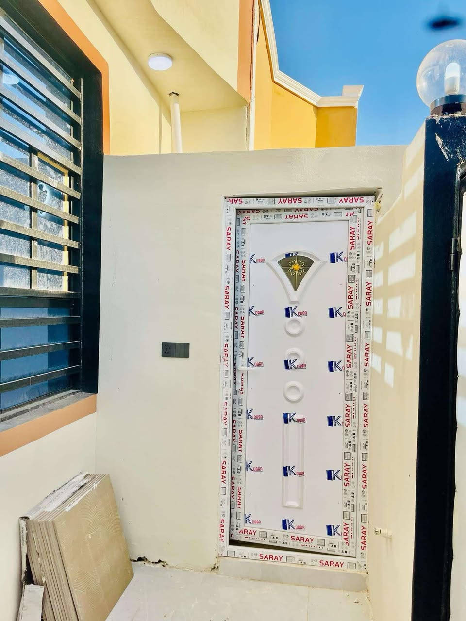 (🧿بيت للبيع طابو صرف🧿)
✅مساحة 100 متر 
✅مكانه نجف مجمع بيتي مقابيل مجمع لميرات 
———————————————
جميع لخدمات متوفرء 
✅ماي كهرباء مدارس 
———————————————
((سعر 67 وبي مجال ))
يتكون لبيت من غرفه 😴 
وصاله وستقبال ومطبخ وصحيات عدد ثنين ومكشوفه 
استفسار اكثر نتصال او اتساب 
***********
