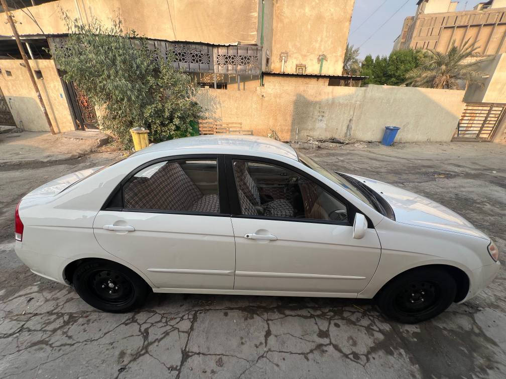 سلام عليكم كيا سيراتو مديل2009 كفال من صبغ وتبديل بيها باردات اثنين وتكحيل بدون معجون وصبغ مكينه 1600دكشن عالي وارد خليجي  سعرها100 وبيها مجال .  سنويه بسمي رقم كربلا عنوان بصرا حكيميه . رقم الهاتف *********** البصرة, العراق
