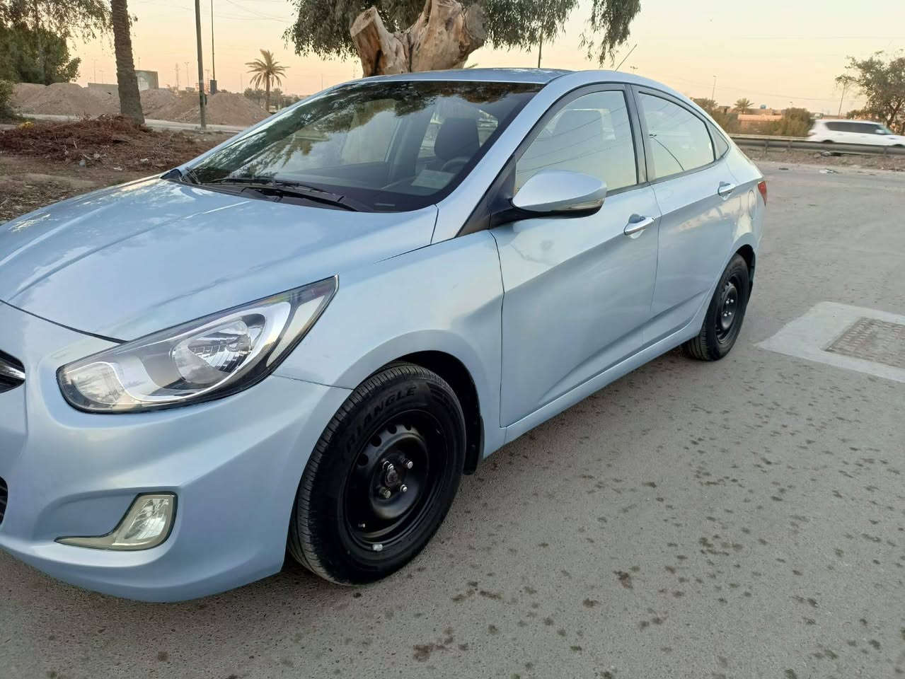 اكسنت 2014 خليجي blue
محرك 1600 بي بخار نص عمر
گير خير من الله 
صبغ بيها بالصفحتين 
بدون دواخل 
تحكم ستيرن جهتين 
حدادية ممتاز
تبريد شغال 
السعر 83 
المكان بغداد شارع فلسطين
الاتصال ***********
