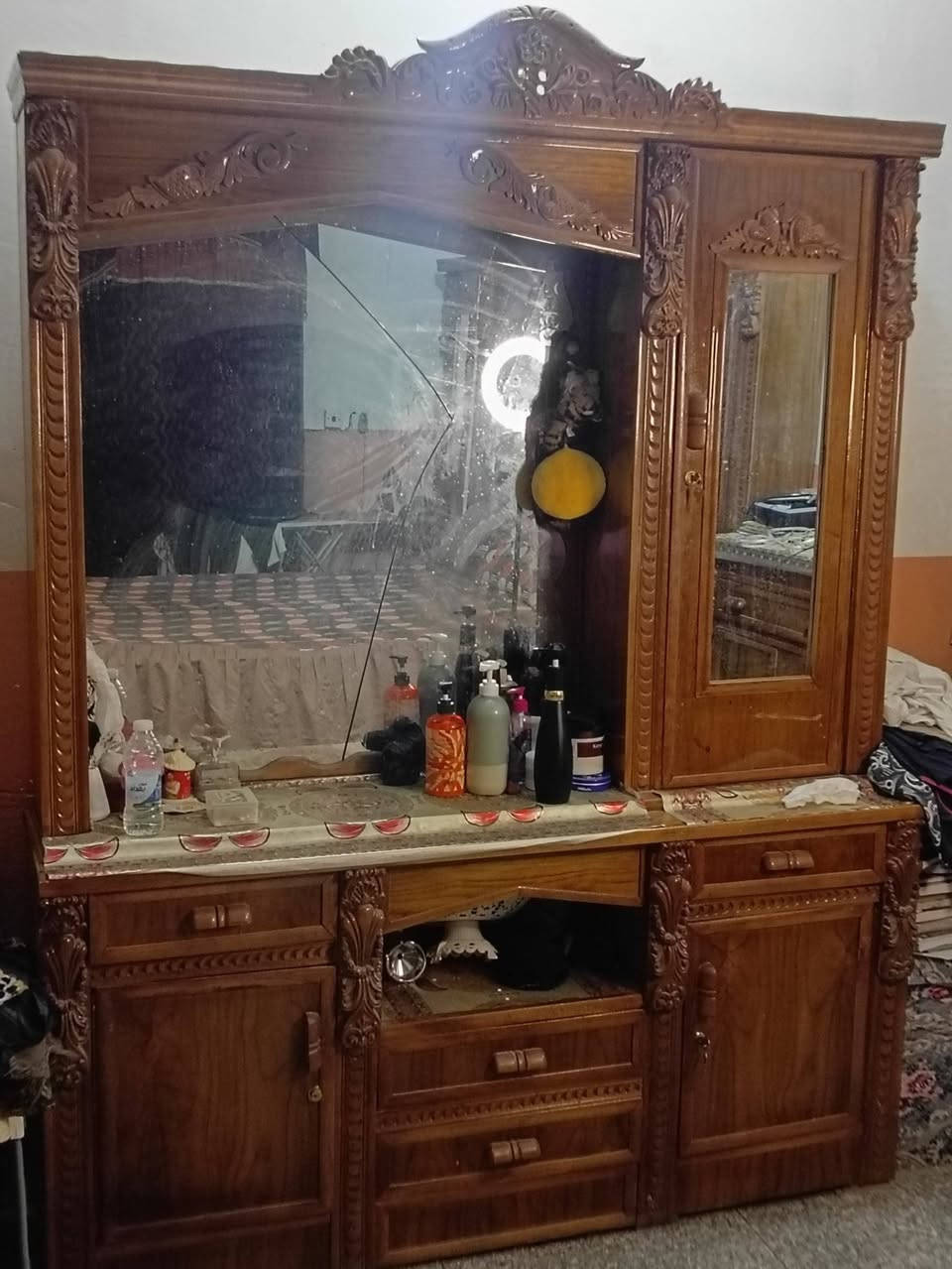 غرفه نجاره عراقيه جداً نضيفه
مصار كم شهر من اخذناها
السعر مليونين وربع وبيها مجال🤍
للتواصل:***********
بس ميز المرايه نكسرت أثناء النقل تستبدل عادي
