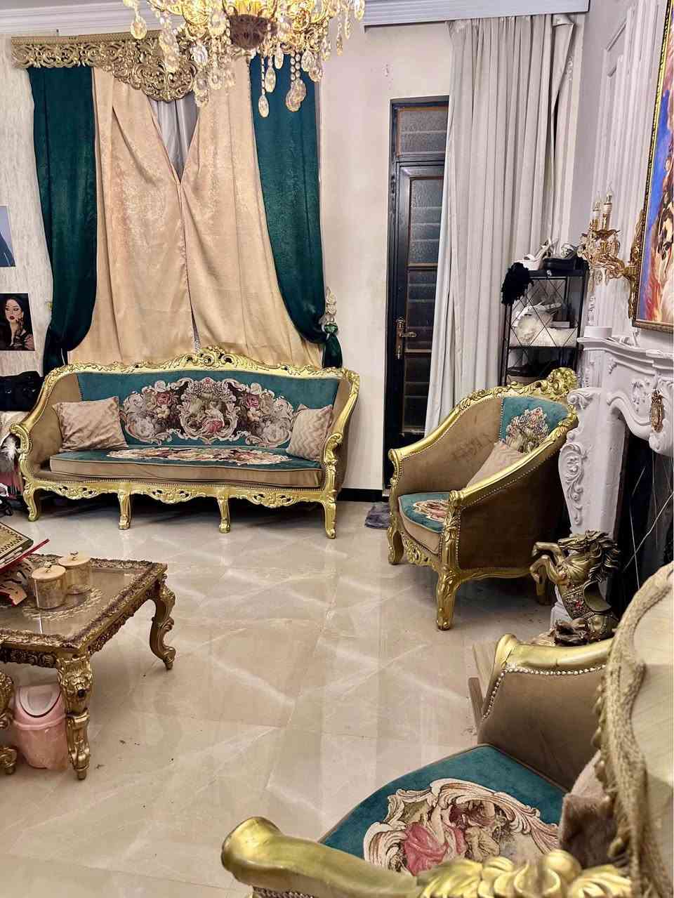 تخم متكون من ١٠ مقاعد /زان مصري درجة اولى 

بغداد المنصور /للاستفسار التواصل على الرقم ⬅️ ***********

