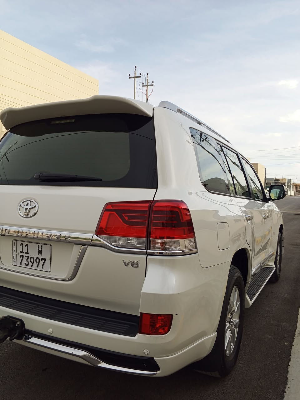 سلام عليكم 
لاندكروز موديل 2017 بريم أصل فوول 

رقم بغداد انكليزي سنوية جديده هزه جديدة 

سيارة مكفولة كفاله عامة كفاله باستثناء مكانين بارد بصط سونار مرفوق بل منشور ماشية 100 ألف حقيقي 

تخم تاير جديد دلوب جواها مسويلها صيانه عامة بشركة تبديل زيوت وفلاتر باتري جديد وكل أغراضها موجودة وياهة البصمة ثانية كتلاوكات شركة كاعيات شركة كلهن وياه 

محرك 6 سلندر 4000 

سيارة فووول موصفات بريم أصل 

السعر 480 وبيها مجال بصيط حك الجية 
مكاني بغداد الكرخ إلي عندة ستفسار يتصل 👇 

*********** بشار العبيدي 

*********** بشار العبيدي
