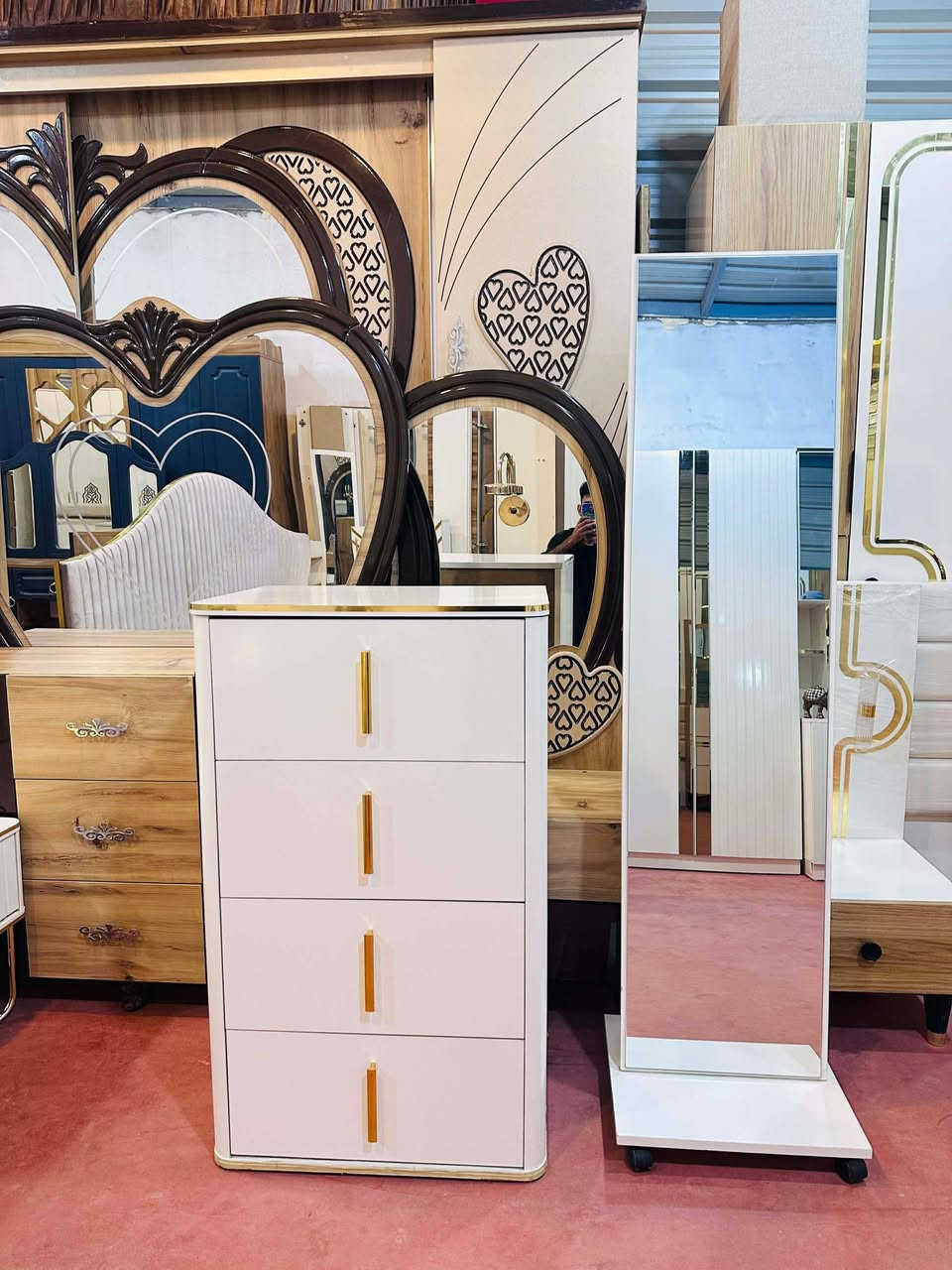 ✨ غرفة تركيه🇹🇷  اصلي مودرن كوالتي عالي  9قطع
نظام  أبواب زاوية مختلف 
جام برونزي 🌹
 قماش وتر بروف أصلي
✨ نظافة 95/💯
السعر  / مليون و400
شد ونقل مجاني داخل بغداد
 توصيل للمحافظات بأسعار رمزية

ملاحضة المندوبيه 50


**إذا كنت صاحب هذا الإعلان وتريد حذفه لأي سبب، رجاءا أرسل رسالة إلى الدعم الفني**