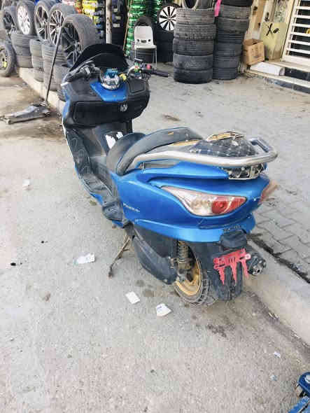 السلام عليكم فورزه 
صفر 9  كرستال سبعه كير اربعه تحويلات دراجه اصل 
كير ملغي 
دراجه محرك مجفت تجفيت حاويه مابيه برغي تجاري 
لاتنقيص ولاتبخير ومحرك مايصبغ دهن ولاينقص دهن 
كفراته كامله وبيهن كسور مثل ماموضح بلاديات مابيهن صبغ  وياله ذهبي فج ذهبي 
كلاجات جدد  باتري جبير جديد بصمه جديده كتف بصمه جديد ملف جديد صالنصه جديده كاتم  جويتر صافي واحد ونص ماكو معدل حلو 
دراجه نقصه فقط 
قايش لان البيه x3 ومالته البلاد x1
ودوشمه للكشن 
دراجه عارضه ب900ومكلفتني اكثر دراجه نكره بكل وقت حماوه ربع محور دكمه مسويهه 
عنواني ***********
