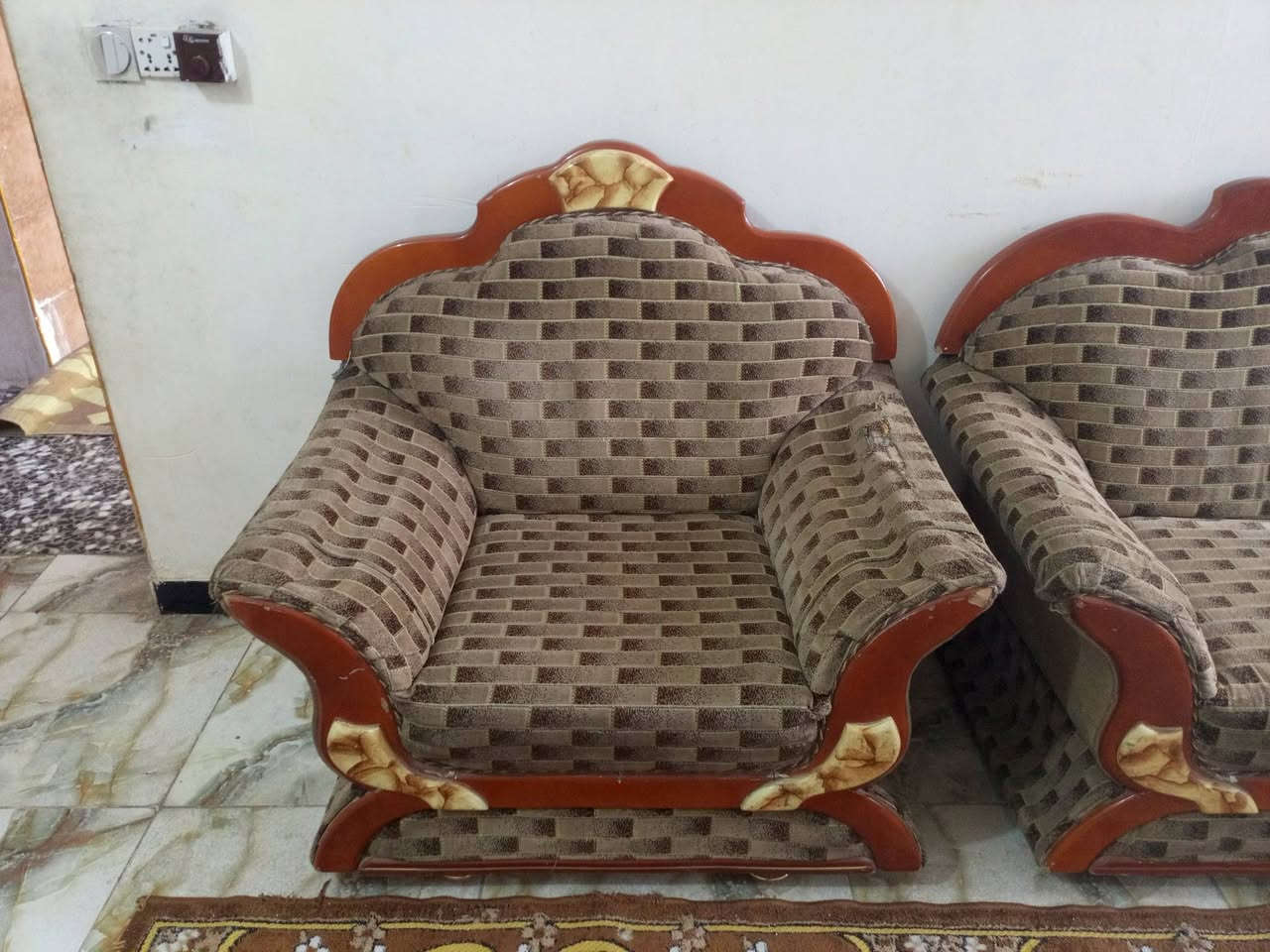 سلام عليكم تخم قنفات نضيف كلش العنوان سبع قصور مقابيل شارع ابو علي السعر 300 وبي مجال (***********)
