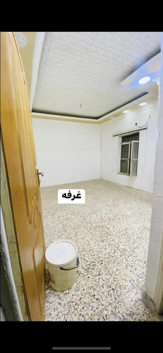 متوفر شقه للأيجار في منطقة دور الضباط قرب شارع البهو .. قرب اسواق الشلال .. طابق أول فوق بيت .. درج معزول .. تحتوي غرفتين وصاله كبيره ومطبخ وصحيات وطارمه .. مساحتها 100 متر .. سعر الأيجار (( 500 )) .. 
***********📲
