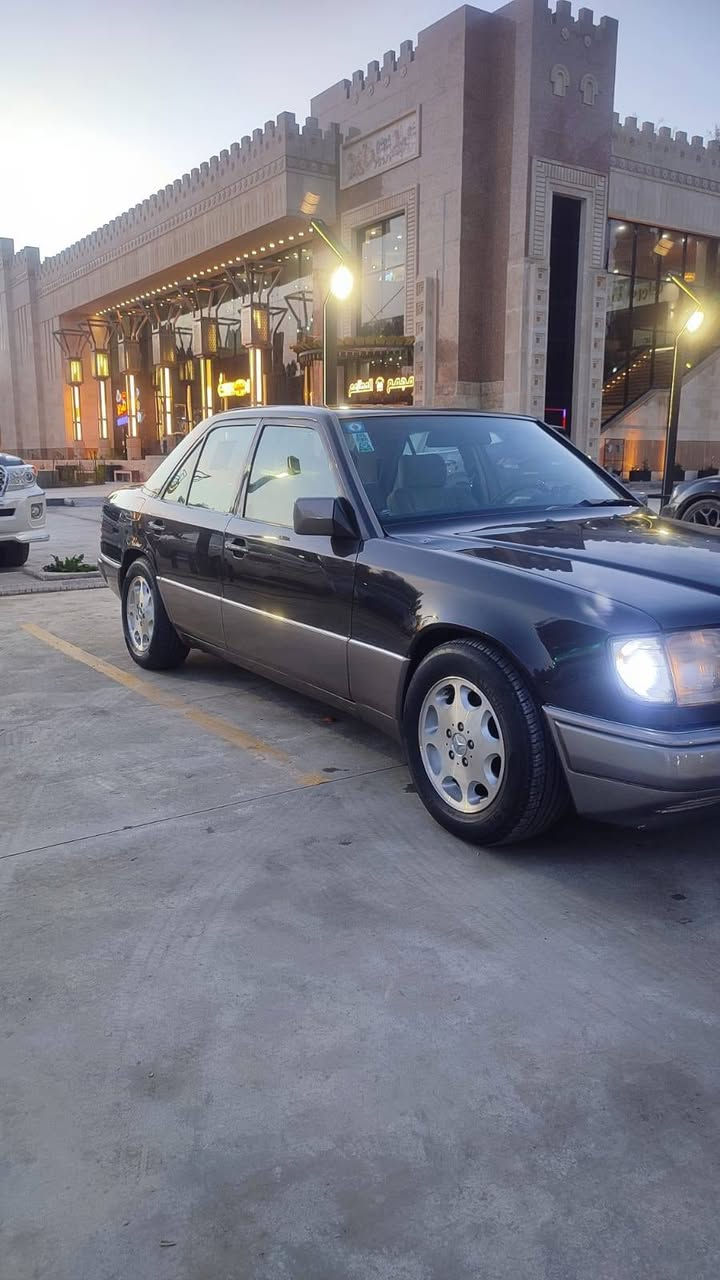 السلام عليكم.... مرسيدس دب  1990على وضع الشركه بيها صبغ رش شرط قطره معجون ما بيها باب الي خلف السايق وجاملغ الخلف.. محرك ديزل 5سلندر سنويه لغاية 2030بيها حصه گاز 40لتر بين يوم ويوم يعني 600لتر گاز وايل بالشهر توربوا هوك سحب أصلي ما بيها أي نقص برده شغاله تكوات خلفيه شغاله سلايت تنته طگتين شغاله شاشه أندرويد كامره رجوع   دبل مروحه دبل هورن أريل كهربائي دبل بصمه قفل مركزي جامات أماميه كهربائي تبريد شرط ثلج وحماوه ما تعبر  80 صارلها عندي 23سنه على يد وحده قواعد دبلات نظيفه  وظع شركة طخم تايرنظيف ... السعر 90ورقه وبيها مجال للطيبين للتواصل رقم موبايلي***********
