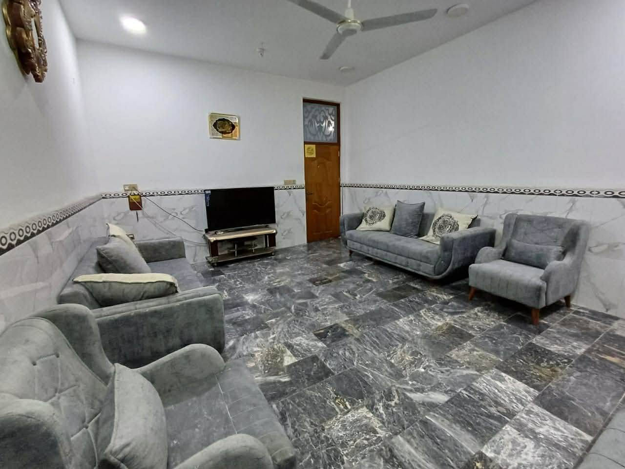 دار للبيع بابل حله حي الزهراء شارع الغسل المساحه 210الطابق الارضي صاله وكندور ومطبخ وغرف مجمع صحيات دخليه وخارجيه  بناء 2019  مكتب علاء للعقارات حله نادر شارع الخدمي فرع اسواق الجمل التصال عله الرقام التاليه *********** /***********
