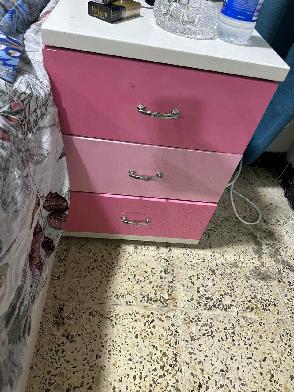 سرير نفر عدد 2 شغل عراقي ونضيفات
كومديات عدد  2 تركي نضيفات سعر كلي 150 وبيهن مجال


**إذا كنت صاحب هذا الإعلان وتريد حذفه لأي سبب، رجاءا أرسل رسالة إلى الدعم الفني**