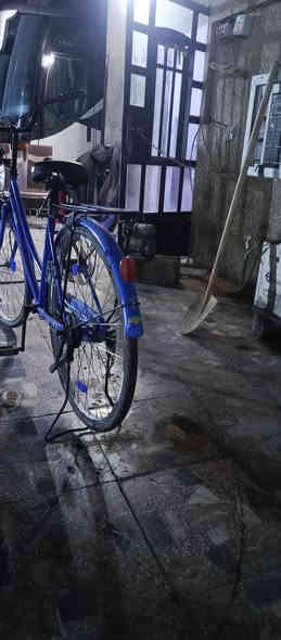 السلام عليكم بايسكل للبيع حجم 26 شركه معروفه كلوف نضافه فول تجي تشوف بعينك موديل 18 لون حبري مكاني بغداد البلديات  ***********
