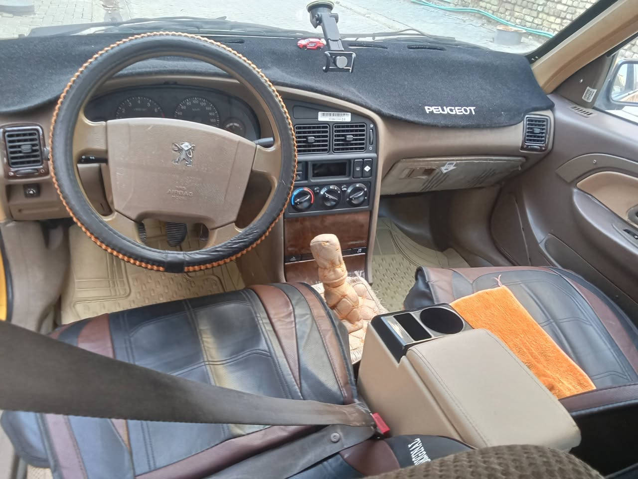 سلام عليكم سيارة مواصفاتهة داخل صورة +مبدل بيهة جاملق امامي سعر ب35 و بيهة مجال للتواصل خاص او واتساب ***********
