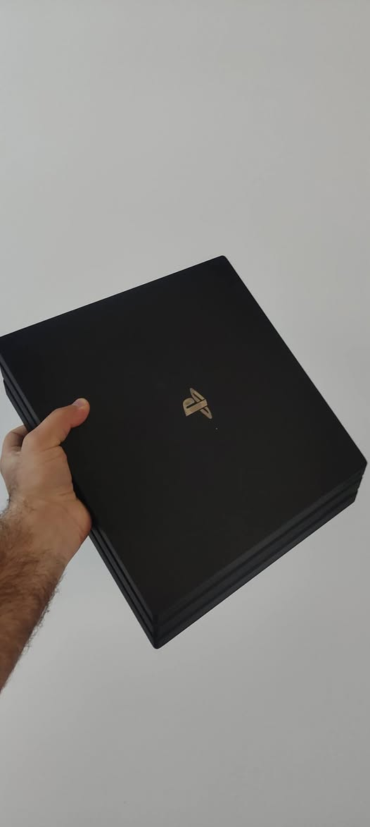 📢 للبيع بلاي ستيشن 4 برو (PlayStation 4 Pro)
الجهاز نظيف جداً وما بي أي خلل، بلادي ممفتوح .
ذاكرة 1 تيرا
جويستك عدد 2 اصليات وقرص 
الجهاز نظيف واستعمال شخصي
💰 السعر: 300 ألف  العنوان بعقوبه التحرير


**إذا كنت صاحب هذا الإعلان وتريد حذفه لأي سبب، رجاءا أرسل رسالة إلى الدعم الفني**