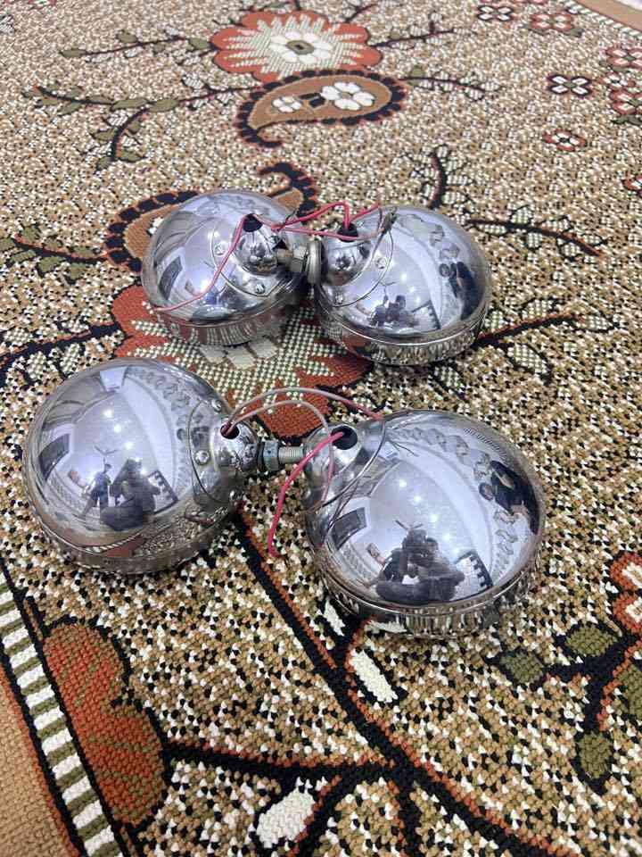 سلام عليكم للبيع فانوص للبيع اربعة سل ستيل مع سيبايه فحل الأصليه مكانهن حي النصر ***********
