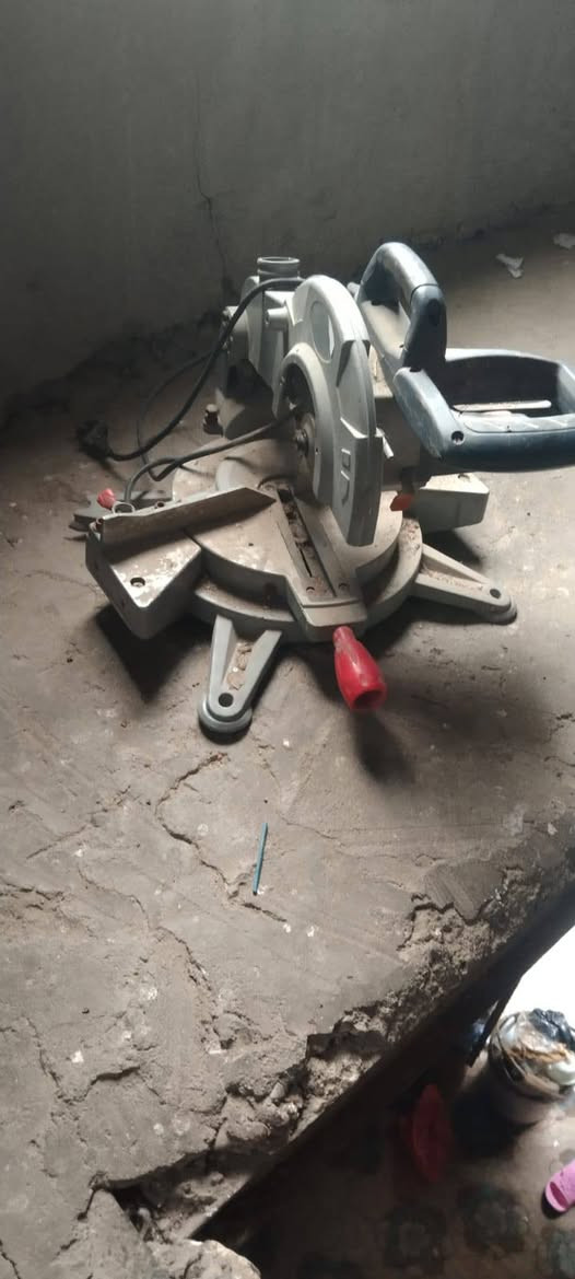 كمبريسر +مسدسات ٢+ منشار ترددي+ كتر + كوسرة السعر 350 وبيهن مجال مكاني الحسينية القمانيات قرب سكلة النور هاتف ***********
