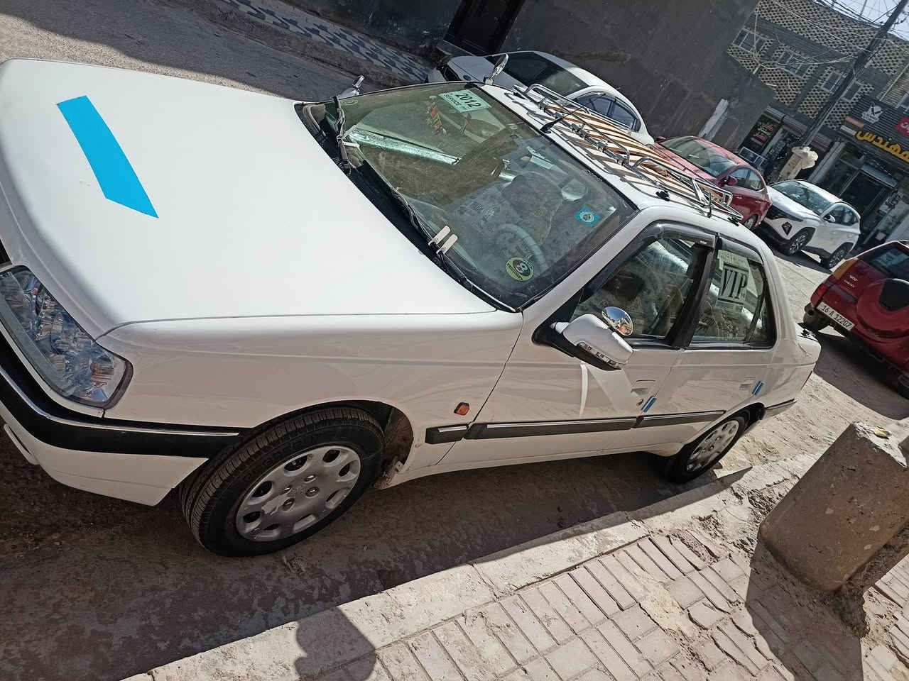 بيجو للبيع سياره جاهزه من كلشي ما بيه اي نقص معمره عالاخير كلشي شغال بيه محرك وكير وحداديه فول ومكفولات سياره احله من الصوره ومجمبزه وبيه شلعه تشك الگاع غرفه كلش حلوه وشاشه اصليه ما تذب عليه ولا ربع السعر 39 وبيها مجال السياره تسوه اكثر من هذه السعر الشراي يتصل ويدلل *********** مكان السياره نجف الكوفه
