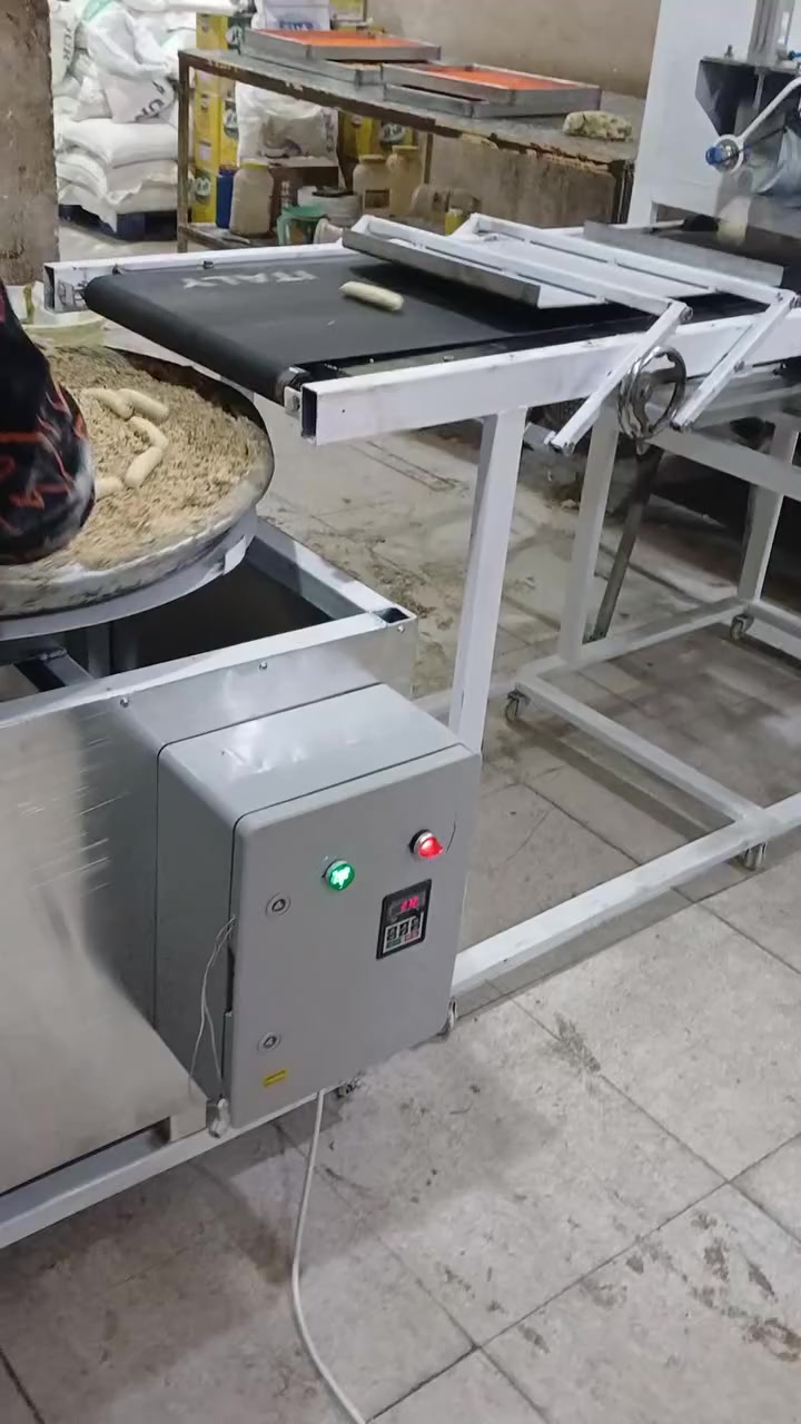 #ضمان_سنه_صيانه_وعمل 
تصنيع وصيانه قطاعات كعك ابو السمسم تقطع جميع الاوزان والاشكال 😍اصبع 😍 برازيلي 😍 بيروتي 😍 واي سرعه انت تريدها مع ميز دوار او بدون ميز دوار 😍  اني عندي فرن تجي تشتغل بيها انت بايدك على عجنتك وتشوف شغلها وتاخذها للاستفسار على الارقام
***********،،،،،  ***********.....، ***********،،،،،***********،،،***********
#قطاعات_عجانات_افران_مخبزدوار
