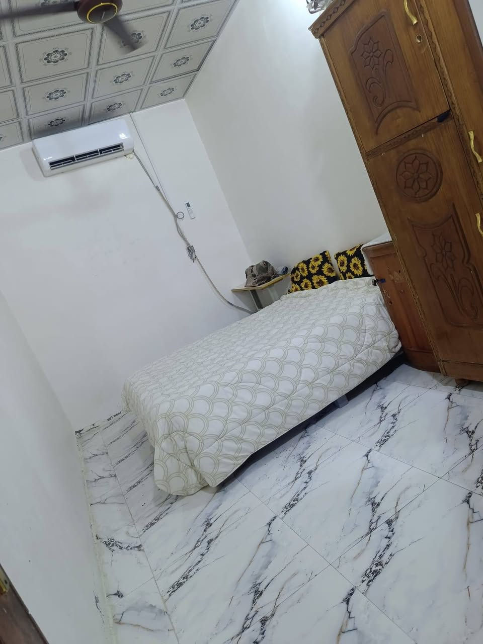 🏡 بيت للبيع في أبو الخصيب 🏡
 :: للاستفسار:***********
​📌 تفاصيل العقار الأساسية:
​📍 الموقع: البصرة - أبو الخصيب - طريق الصحراء.
​📐 المساحة الكلية: 150 متر مربع.
​📜 نوع السند: طابو زراعي عراقي (سند 25).
​🏗️ نوع السقف: سندويش بنل.
​🧱 التصميم الداخلي والخارجي:
​🛏️ غرف نوم (عدد 2)
​🛋️ صالة داخلية
​🚪 غرفة استقبال
​🍳 مطبخ
​🚗 طارمة خارجية
​💰 السعر:
​💵 السعر الإجمالي: 43 مليون دينار عراقي (وبي مجال قليل للشراي الصامل)
