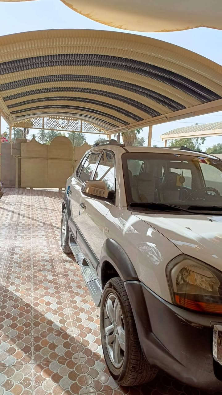 سلام عليكم سيارة للبيع توسان خليجي 2009 
تبريد خير من الله مابيها نقص رقم بغداد رقم موبايل ***********
