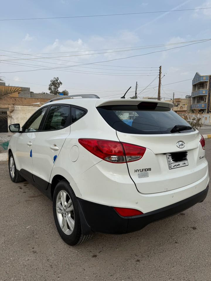 السلام عليكم

توكسان 2012 وارد خليجي ماشية 250 الف 

الضرر بارد كلش بسيط بباب السايق 

السعر 140 ورقه وبيها مجال بسيط للطيبين 

للأستفسار ***********
