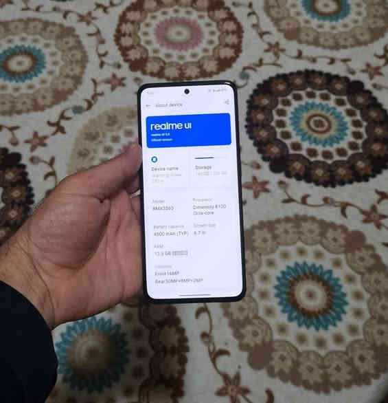 ڕیاڵمی جیتی ٣ نیو
ڕام ١٢+١٢  و  ٢٥٦ گێگا و دوو سیم.
پشتی شکاوە  لەزگەم لێیاوە
هیچی نەگۆڕاوە  بە زەمان
١٩٠ هەزارو کەمێک مەجال
تێل *********** السليمانية
