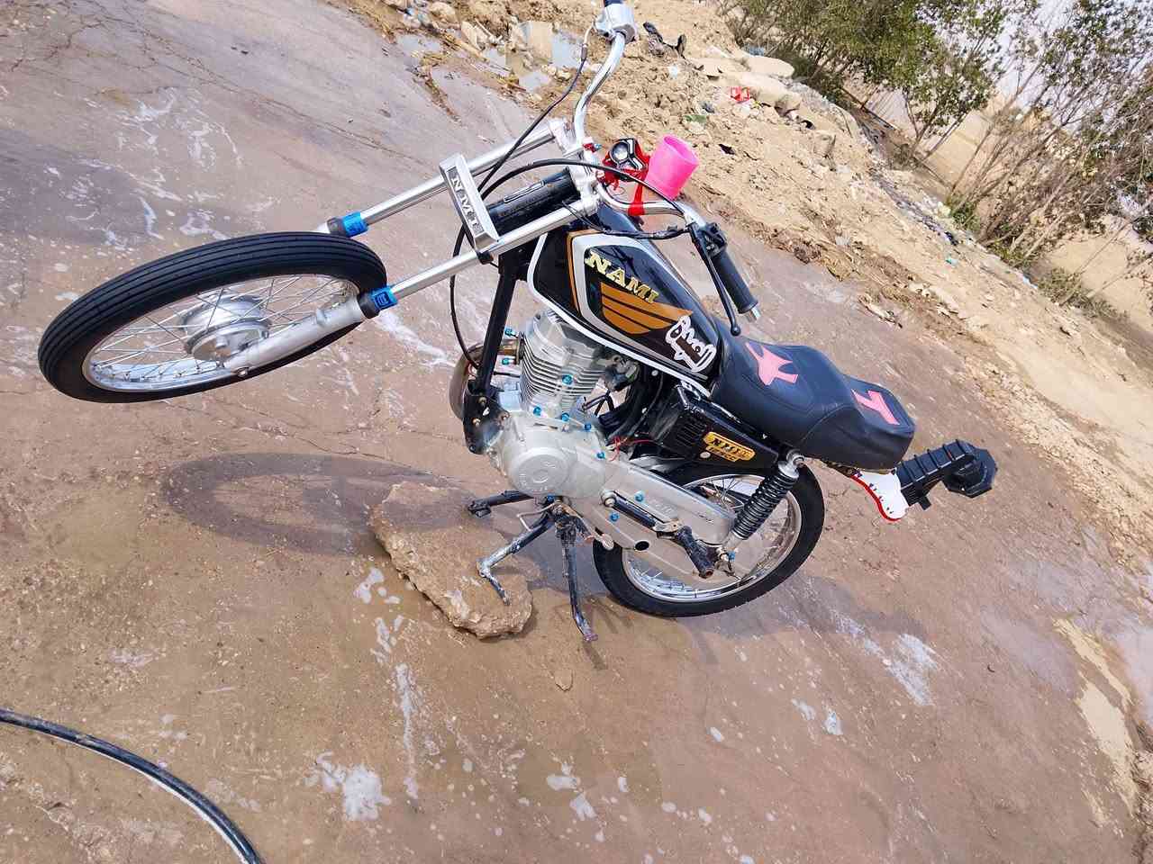 سلام عليكم شباب دراجه لبيع محرك رابيدو 4 كير محرك مفتوح والشاصي 20 وبيه اوراق سكنر السعر 400 وبيه مجال ولهذه رقمي لتواصل ***********
