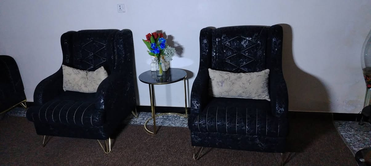 السلام عليكم
تخم ١٠ مقاعد نظيف جدا مع ميز طعام واربع كراسي وبلازمه حجم ٦٠ مقوسه إنترنت
العنوان الدوره البعيثه
مكلف بالنشر الاتصال على الرقم ***********
