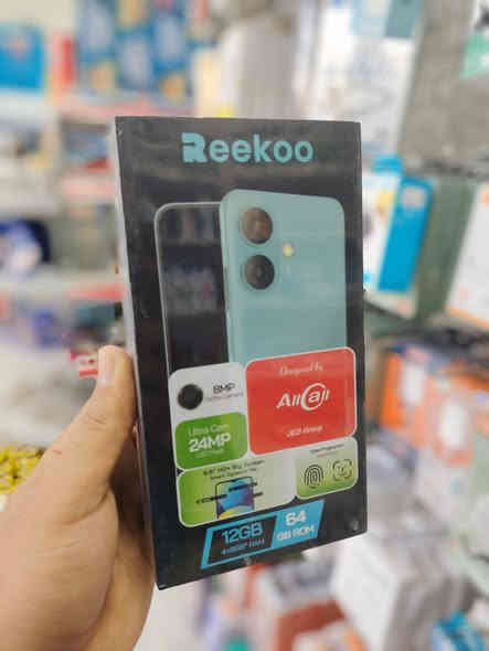 📱🔥 عرض ناري ومحدود جداً!! 🔥🎧
Reekoo NOTE 60 + AirPods Pro2
فقط بـ 89,000 دينار 🤯✨

✔️ شاشة كبيرة 6.6 إنج
✔️ كاميرا خلفية 24MP + فلاش
✔️ كاميرا أمامية 8MP
✔️ بصمة جانب الجهاز
✔️ ذاكرة 64GB
✔️ رام 12GB (4+8)
✔️ بطارية قوية 🔋

ومعاه AirPods Pro 2 بجودة ممتازة ✨
👇👇 كل هذا بسعر قطعة وحدة!

---

📍 متوفر لدى:
ماركت العائلة – الكوت / الزهراء – قرب مستشفى الزهراء

📞 للاتصال:
***********

⚠️ العرض لا يشمل التوصيل
📌 عدد محدود – إلحق قبل النفاذ!
