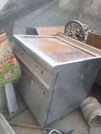 غراض مطعم البيع.مثرامه.الحم.شوايه هبركر.قلايه.فنكر.وكنتاكي مع.ميز كبير...