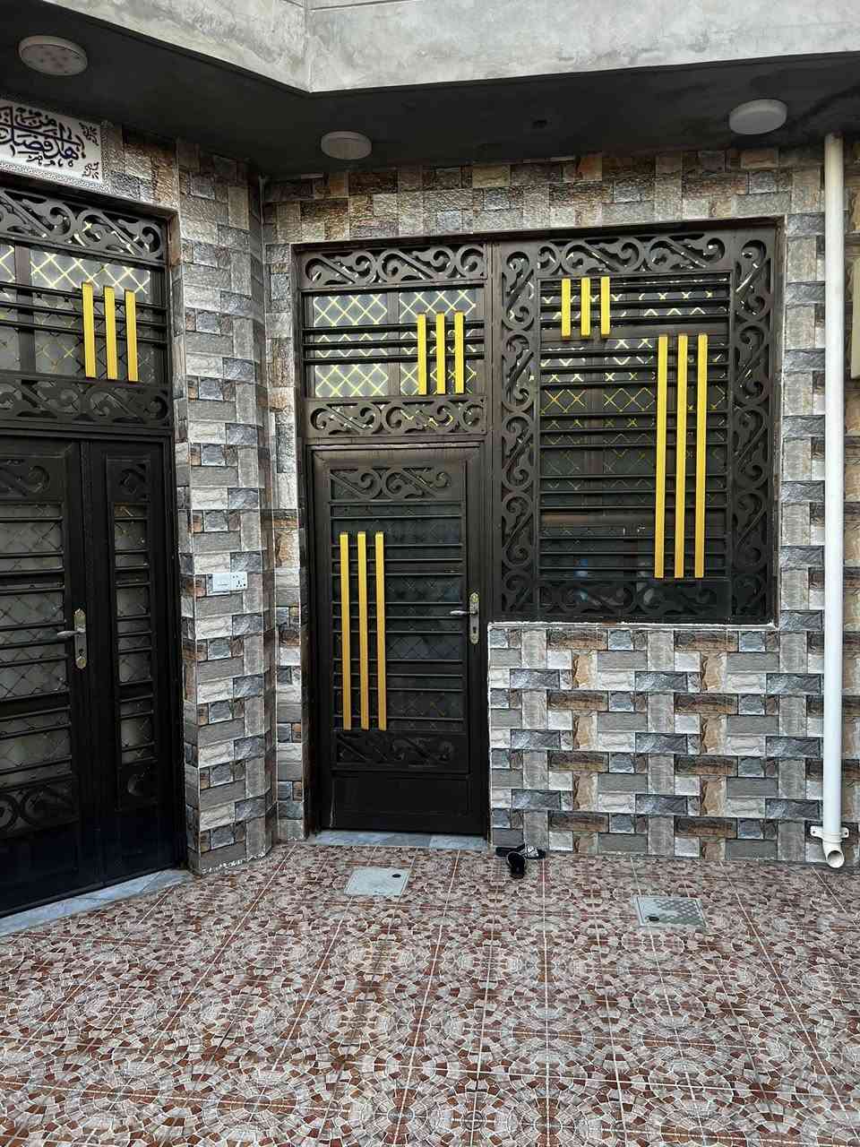 🏘️دار للبيـــــــــع (بناء حديث درجة أولى)
فـٓــــي  شارع شريفه الجديد جهة شارع 80
موقــــــع ممتـــــــاز
____________________
المساحــــــة // 150 متر 
الواجهــــــــة  // 7
النــــــــــــزال   // 24
____________________

طابق واحد 
غرفــــــــــة وصالــــــــــة وهـــــــــــول ومطبــــــــخ ومجـمــــــــع صحيــــــــات ومنــــــــــاور وگـــــــــراج

____________________💲
للأستفســـــــار عن السعر ***********
______________________

   _____________________________________________
