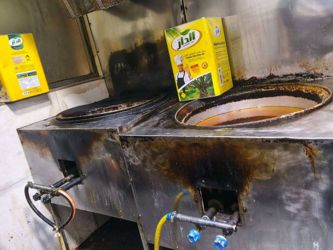 السلام عليكم./
غراض مطعم ل /بيع 
***********
