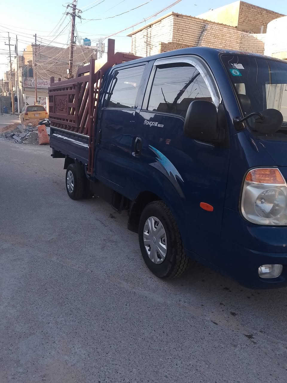 سلام عليكم للبيع كيه حمل دبل قماره 
موديل 2008 رقم بغداد انكليزي مكينه 3000 مفتوح سياره خير من الله السياره بسمي السنويه الحد 28 السعر 105وبيهه مجال مكاني بغداد العبيدي الاستفسار على هاذه الرقم ***********
