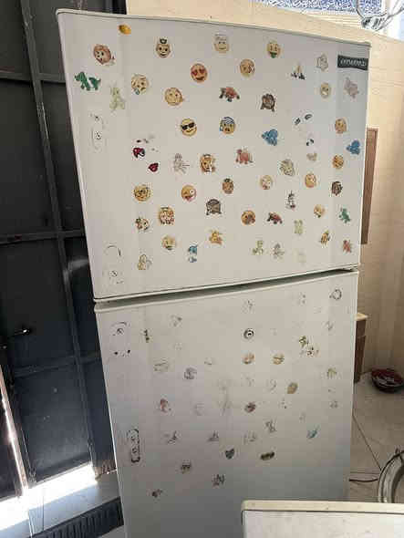 ثلاجه ومجمده شغالات مابيهم أي عطل نظافه 75‎% مكاني البصره القديمه الوحده 150 ثنينهم 300  رقمي ***********
