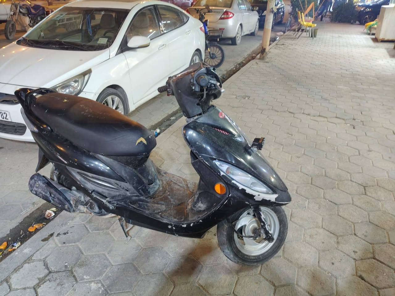 السلام عليكم شباب دراجه كامكو جي فور نوزل حاويه بلاديه كلها ختم واحد الشراي يدخل خاص او يتصل *********** سعرها 375وبيها مجال حك الجيه
