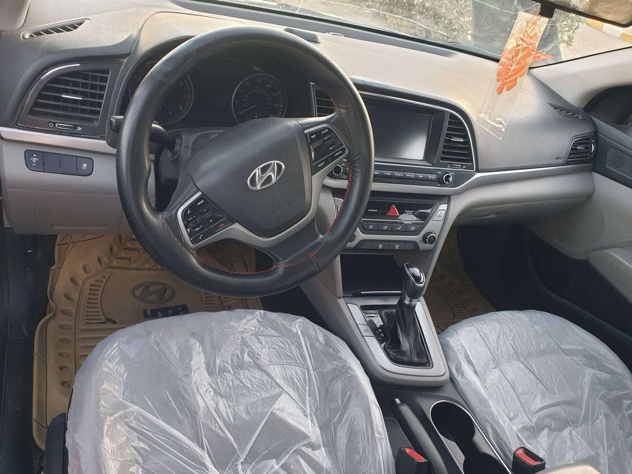 السلام عليكم.انتره 2018 وارد امريكي رقم ميسان محرك الفين دوش  سياره فول بيها قطعتين بنيد و صندوك حادثها حلو السعر 115بيها مجال لشراي مكان ميسان ***********
