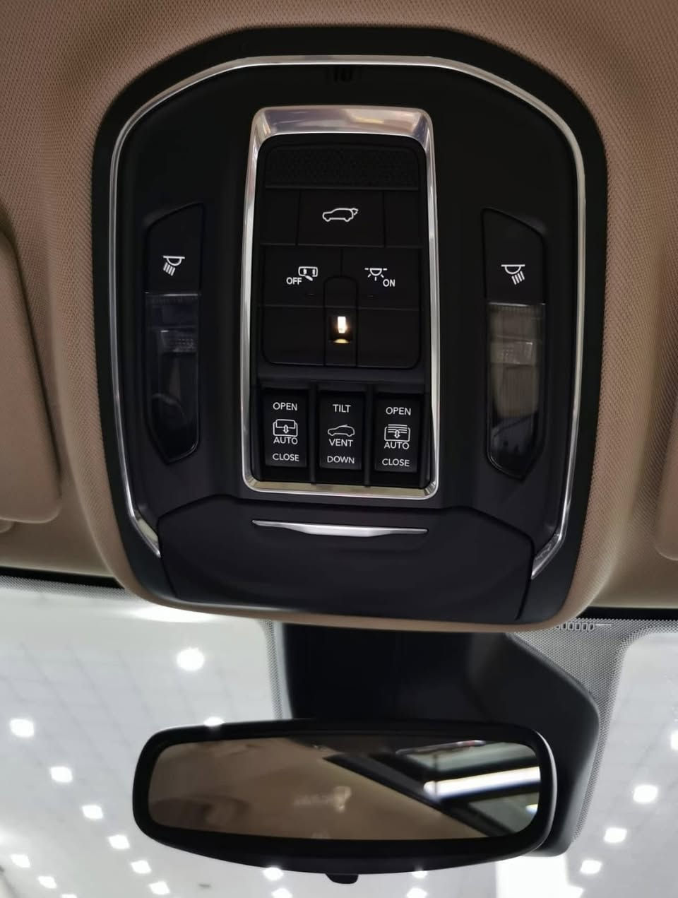 جيب كراند شيروكي لمتد بلص L
في آي بي (VIP)
الموديل : 2022 . (خليجي) . 
المحرك : V6.  3.6L . 
العداد : 50 الف كيلومتر 
اللون : ابيض ناصع 
الرقم :اربيل وكالة هارلم .

المواصفات : 
* دفع رباعي 4x4. 
* 7 راكب .
* رادار امامي مع مانع تصادم. 
* تحذير الخروج عن المسار . 
* تحذير النقطة عمياء  .
* نظام تحذير عند التقاطعات.  
* نظام تقليل الضجيج داخل المقصورة. 
* إنارة محيطية. 
* شاحن موبايل وايرلس. 
* تعديل وضعيات مقود السائق كهربائيا. 
* مرايا تعتيم ذاتي. 
* نظام الصوت من الپاين 10 سماعة. 
* ويل كروم  قياس 20 انج.
* سقف بانوراما.   
* شاشه كبيرة 10.1 انج . 
* نظام الخرائط (GPS).
* لوحة القيادة بقياس 12 أنچ. 
* كير شفتر بالستيرن. 
* كاميرا محيطية 360 درجة. 
* 4 كاميرات خارجية مع بخاخات ماء للتنظيف. 
* كاميرا للمرأة الداخلية. 
* المصابيح الأمامية LED.
* كشافات الضباب LED. 
* دخول ذكي. 
* بصمة على 5 ابواب للدخول الذكي. 
* تشغيل عن بعد.
* الصندوق الخلفي كهربائي.
* فرش المقصورة الداخلية من الجلد الفاخر.
* ذاكرة لحفظ وضعيات الجلوس للسائق. 
* المقاعد الأمامية كهربائية.
* المقاعد الأمامية تبريد وتدفئة.
* المقاعد الخلفية تدفئة.
* ستائر للشبابيك الخلفية.
* حساسات امامية. 
* حساسات خلفية. 
* دخول ذكي .
* مكيف خلفي مع وحدة تحكم منفصلة. 
* تدفئة ستيرن. 
* مانع تصادم خلفي.
* بلوتوث تلفون. 
* محدد سرعة. 
* نظام سبورت .
* نظام ايكو اقتصادي.
* نظام اوتو ستوب .
* نظام مانع للانزلاق. 
* نظام التشغيل والاطفاء الاوتوماتيكي ( Auto Start System ).
السيارة كفالة عامة وبحالة الوكالة.
كفالة من الدعامية للدعامية
السعر /375$ بيها مجال قليل 
بيع او مراوس 
مكان السيارة/البصرة
***********
