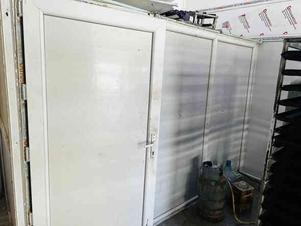 اعادة النشر بسبب الوعود الكاذبة 
فرن صمون كهربائي للبيع + موجود الفرن مع عرباين 5 عرباين وميز مرمر وموجود عجانه سوريه كامل للبيع بس شيل الغراض وفتحهن عنوان صلاح الدين سليمان بيك
***********
