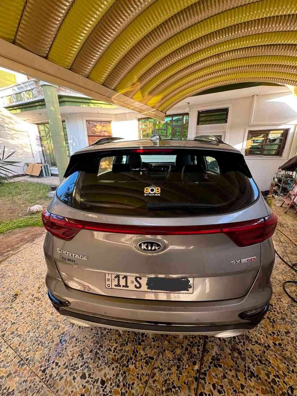💥 للبيع: - كيا سبورتاج 2022 (- SX Turbo)
موصفات اعلى من الفول

ماشية 74,000km

السنة: 2022
الفئة: SX Turbo (أعلى فئة رياضية - أمريكي)
الحالة: نظيفة جداً، وارد أمريكي.

المحرك: 2.0 لتر تيربو (Turbo GDI) - قوة وعزم يفرق عن باقي الفئات.

المواصفات الرياضية:
• المحرك: محرك 2.0 لتر تيربو يولد قوة 237 حصان تقريباً.
•ويل الـ SX: حجم 19 إنش خاص بفئة SX، وشكله رياضي ومميز.
شفتات ستيرن.
• أضوية LED كاملة: كشافات أمامية وأضوية رئيسية ونهارية (Day Light) LED
،مري شفط 

• الكراسي: مقاعد جلد مع تبريد وتدفئة للمقاعد.
• السقف: فتحة سقف بانوراما زجاجية.
• الشاشة: شاشة كبيرة 8 إنش تدعم Apple CarPlay و Android Auto.

• نظام صوتي: نظام صوتي من Harman Kardon (موجود فقط بأعلى فئات الـ SX).
• شاحن لاسلكي: قاعدة شحن لاسلكي للموبايل.
• التشغيل: بصمة تشغيل (Push-Button Start) ودخول ذكي بدون مفتاح (Keyless Entry).
• صندوق كهربائي.
:
• النقطة العمياء: نظام مراقبة النقطة العمياء (Blind Spot Monitoring).
• تحديد المسار: نظام المحافظة على المسار.
• حساسات: حساسات خلفية مع كاميرا 
خلفية واضحة.

سياره جاهزه من كلشي

صور الحادث مرفقه بل منشور مع السونار 
السياره رقم بغداد باسمي تحويل ثاني يوم
السعر 180$. 
ماكني بغداد المحمودية

 *********** 

***********

موجود بيهن واتساب
