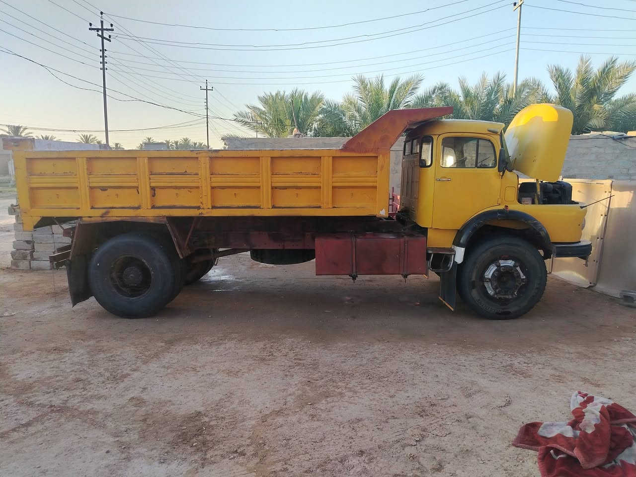 السلام عليكم قجمه لبيع موديل ٧٤ المواصفات اللون ليمونيه محرك خير من الله كير وشاصي بلادي مضروب باج بطن تخم تاير وصوره كدامك بعد السعر ٤٠ الرقم
***********
