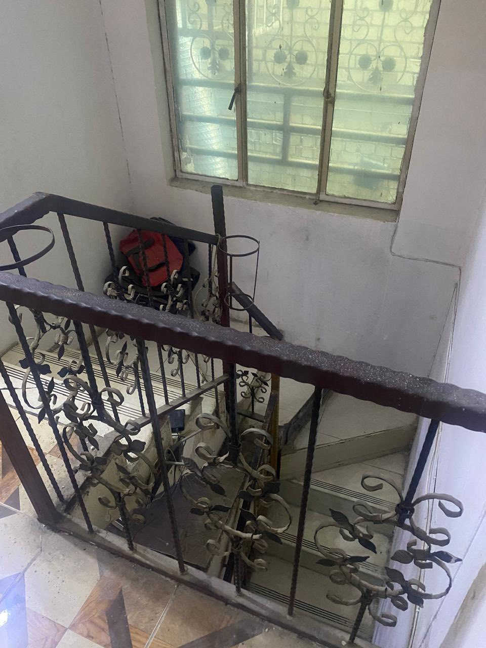 يالله. 🌷. للبيع وبسعر مناسب جدا دار مساحة ١٠٠ م طابقين يقع في بغداد كفاءات السيدية قرب قاعة بغداد للمناسبات يحتوي على ٣ غرف نوم ومطبخ وصالة وخدمات  نظيف جدا بناء الفينات للاستفسار الاتصال على الارقام التالية.                                               ***********.  او.    ***********.                            مكتب.  ركن الحافظ للعقار. بغداد حي الشباب.  شارع اميمة التجاري. قرب حلويات المختار.
