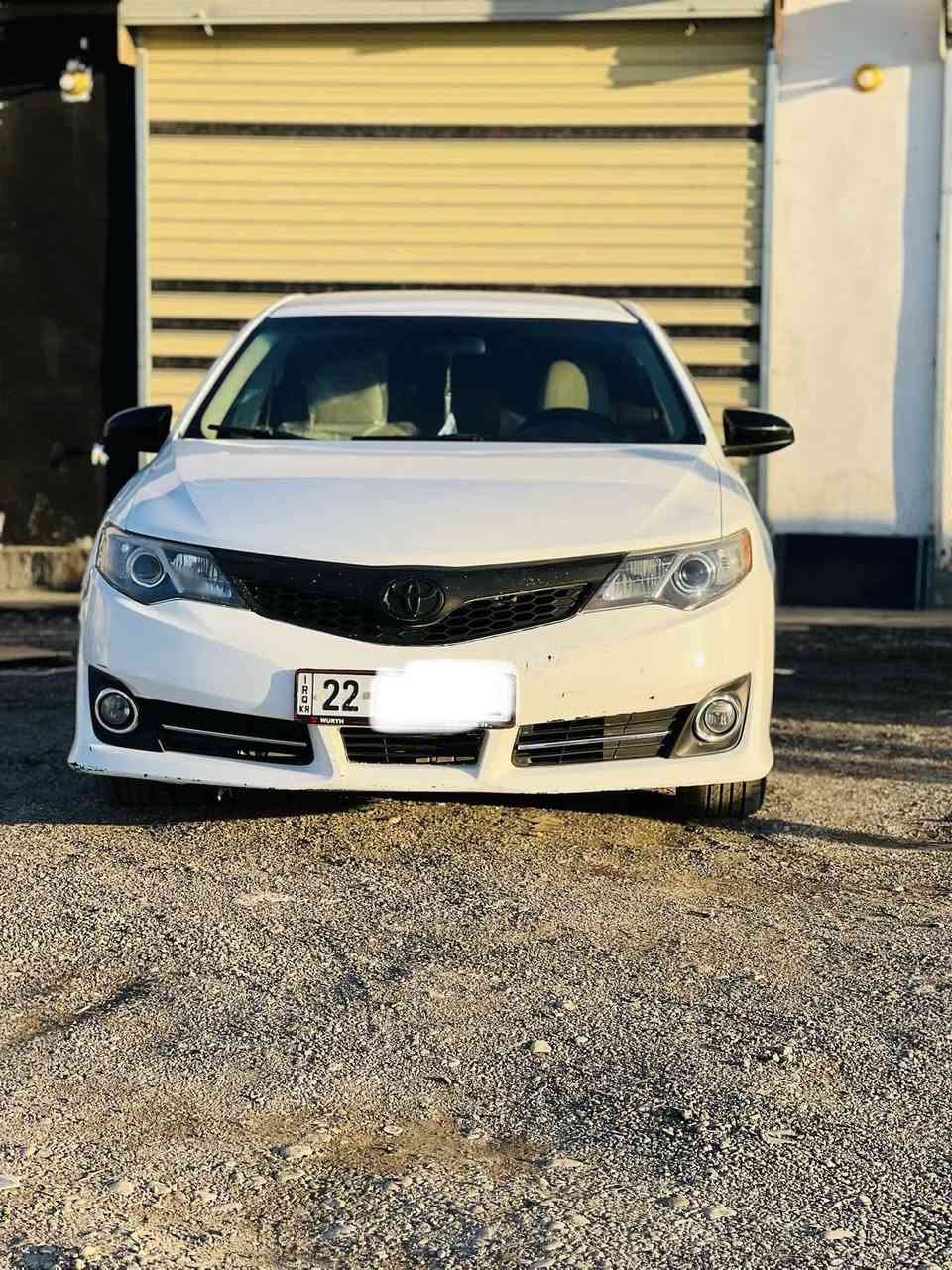 السلام عليكم 
كامري 
موديل 2012 خليجي
لون ابيض صبغ عام اثر رجية خفيفه
السيارة حلوه وكاعده كير محرك خير من الله 
صدر تايرات كله جيد
رقم اربيل دولي بأسمي 
شرط التحويل والغرامات
السعر 115 وبيها مجال حك الجيه 
مكاني تكريت القادسية 
هـ ***********
