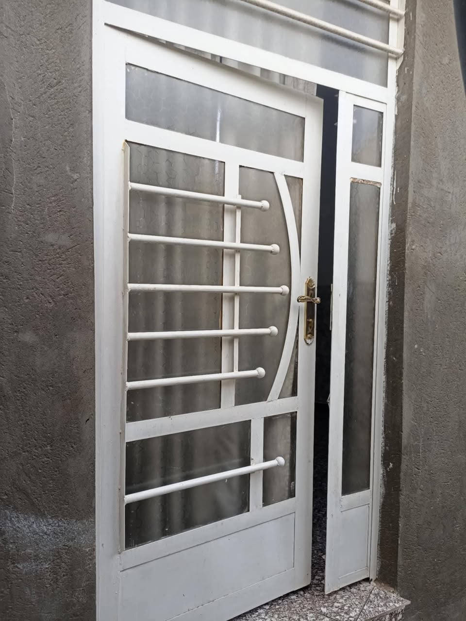 🏠 دار للبيع _
📄 طابو زراعي (سند 25) – تحويل مباشر
📐 المساحة: 100 م²
🔹 المواصفات:
استقبال + هول
مطبخ
غرفة نوم واحدة
مجمّع صحيات
بيتونة سندويج
ممر خارجي + منوّر
البيت بالكامل سيراميك
جاهز للسكن فوراً
⚡ الخدمات:
ماء
كهرباء
مولد
شارع مبلّط قريب
مجاري بالشارع
📍 العنوان:
طهمازية – شارع مدرسة الهدف – حي معتوك
💰 السعر: 39  قابل للتفاوض
📞 للاستفسار:
***********
